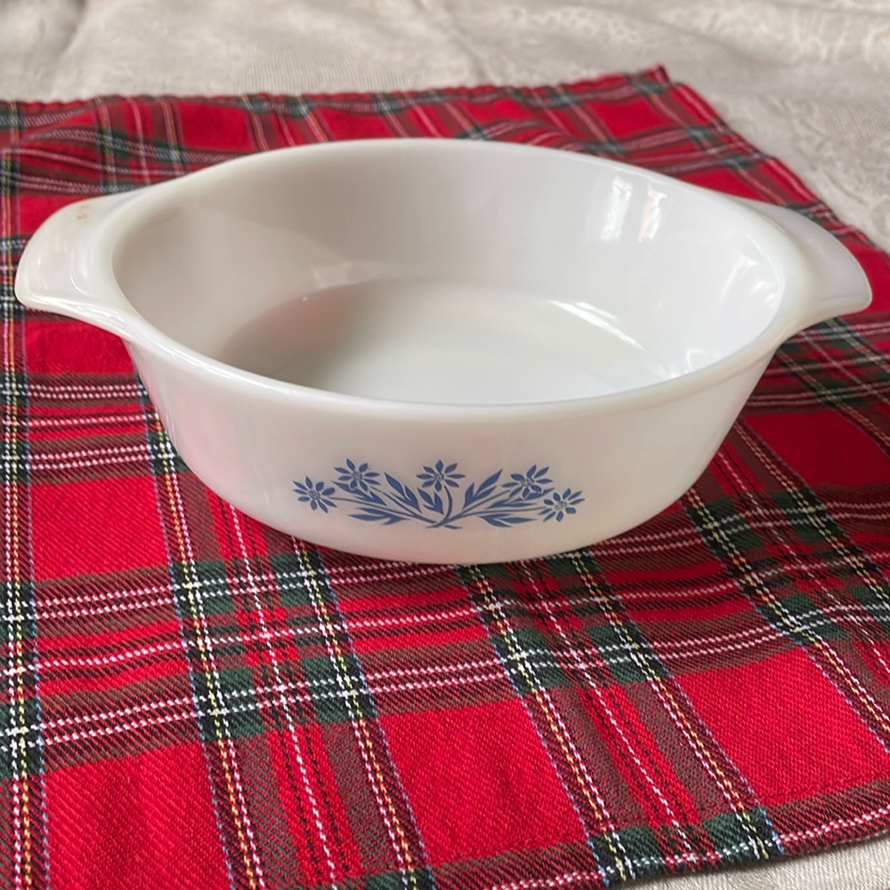 VTG Anchor Hocking 436 1 Quart Round Casserole Dish Milk Glass Bakeware